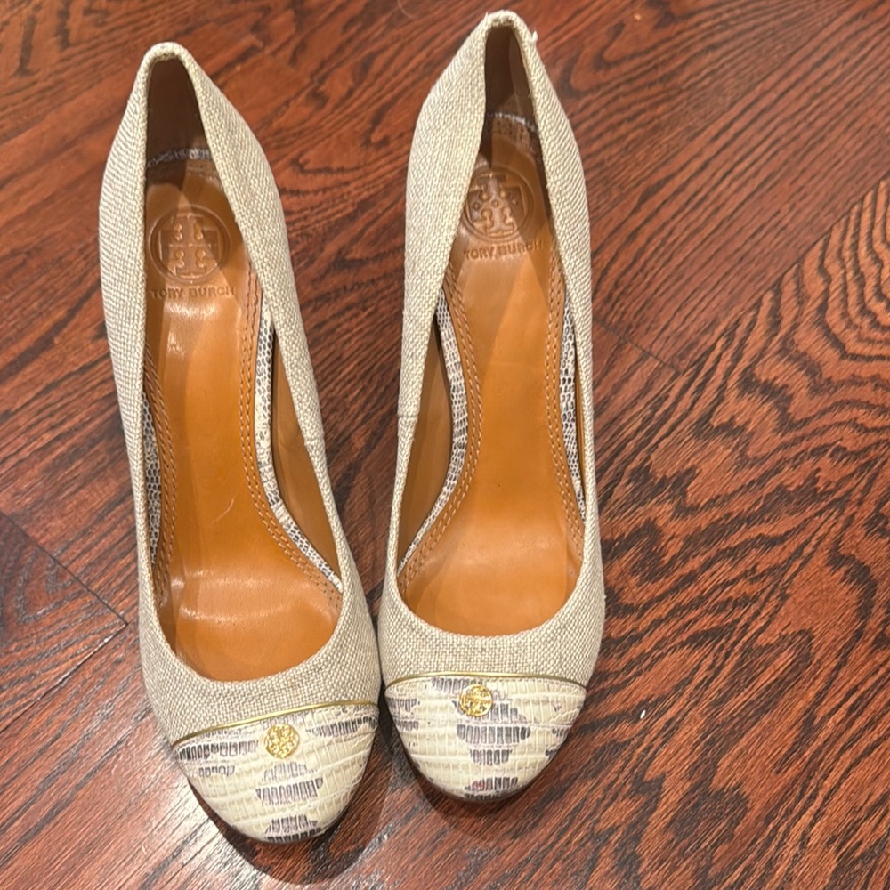 Tory Burch Beige and Gold Heels